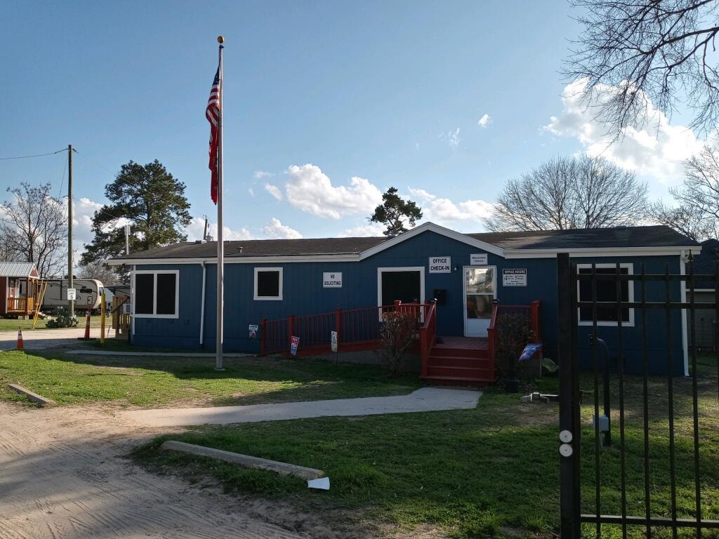 Venice On The Lake RV Park office and check-in building